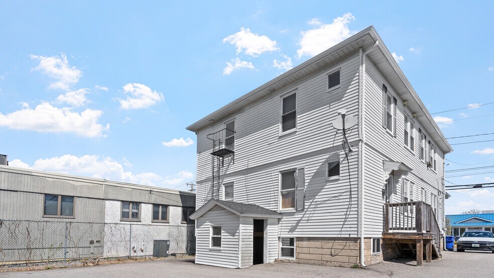 More Photos Of 393 Waterman Ave, East Providence Apartments For Sale