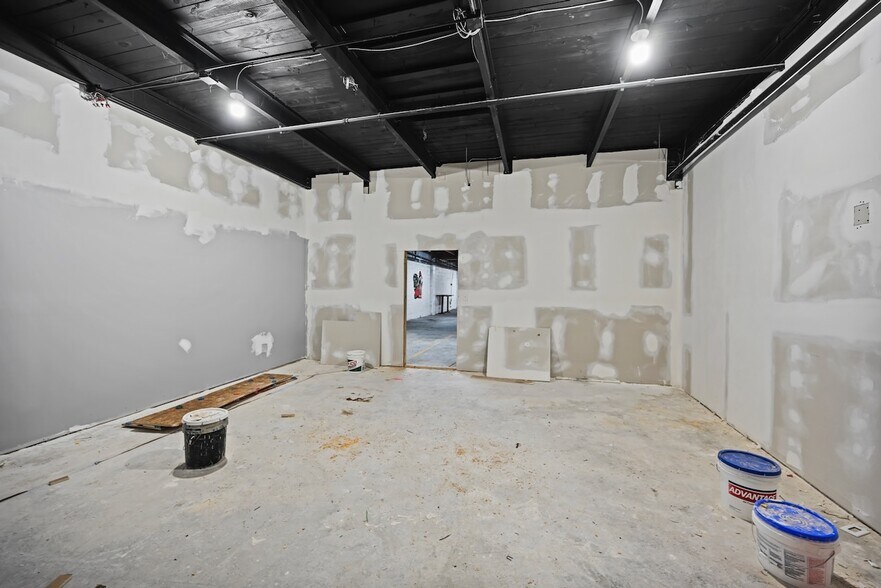 More Photos Of 1530 Nabell Ave, East Point Warehouse For Lease