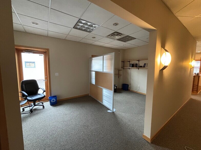 More Photos Of 2238-2240 Edgewood Ave S, Minneapolis Flex For Sale