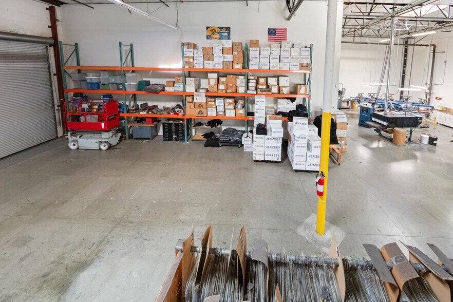 More Photos Of 661 Cochran St, Simi Valley Manufacturing For Sale