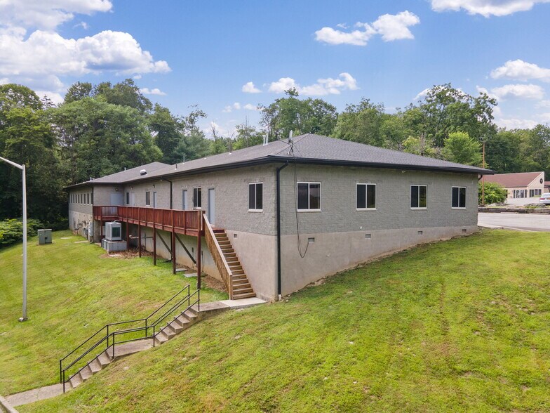More Photos Of 4 Corwin Ct, Newburgh Medical For Sale