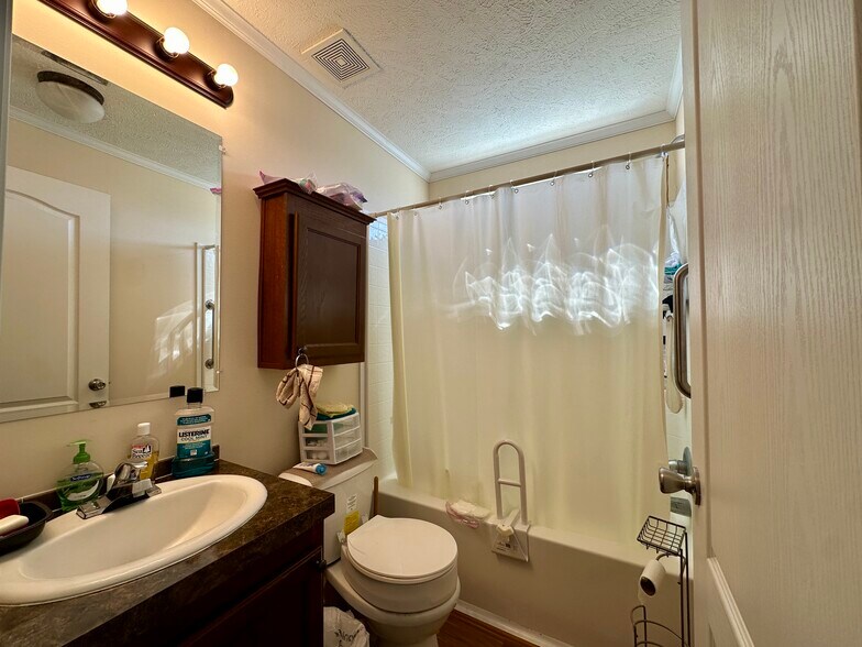 More Photos Of 67 Tweed Ln, Lander Self Storage For Sale