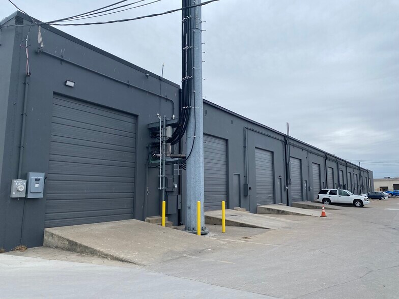 More Photos Of 10031 Monroe Dr, Dallas Unknown For Lease