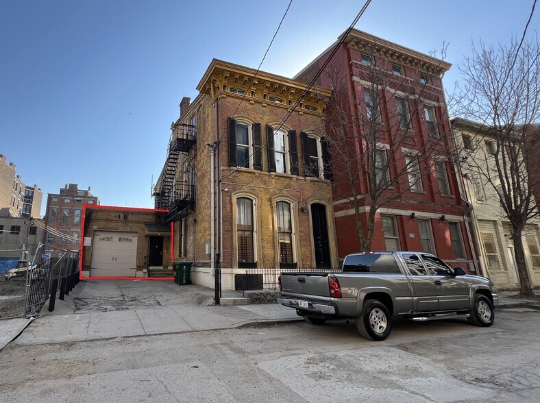 Primary Photo Of 1708 Logan St, Cincinnati Apartments For Lease