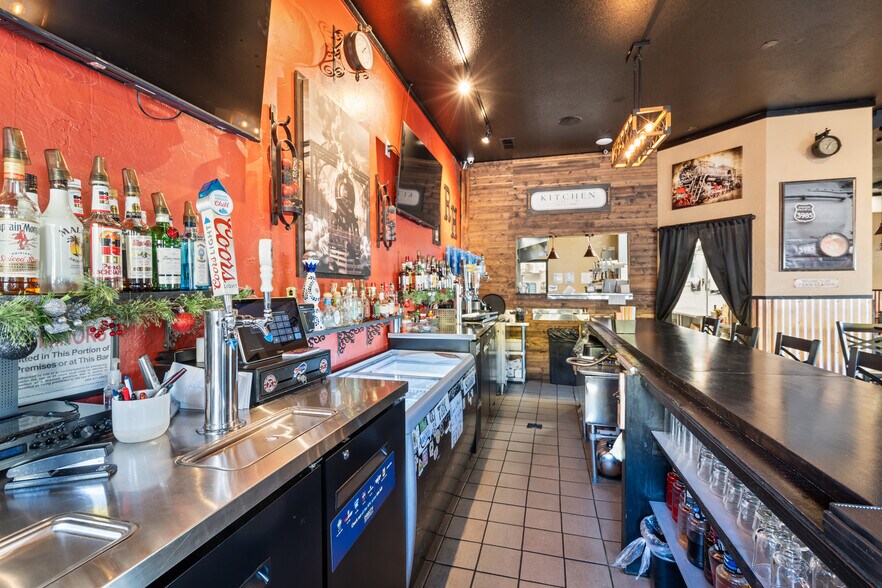 More Photos Of 401 Oak St, Brookings Specialty For Sale