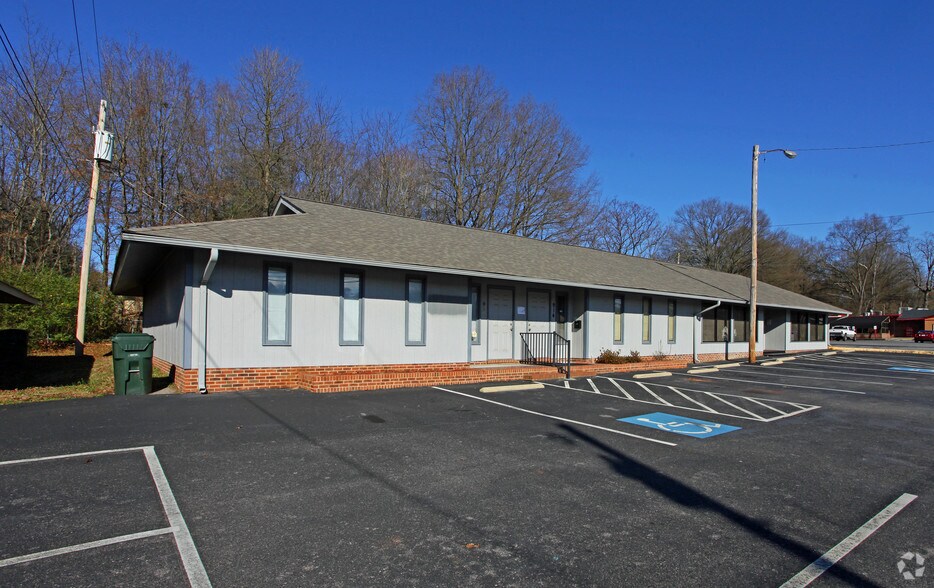 More Photos Of 910 E Garrison Blvd, Gastonia General Retail For Sale