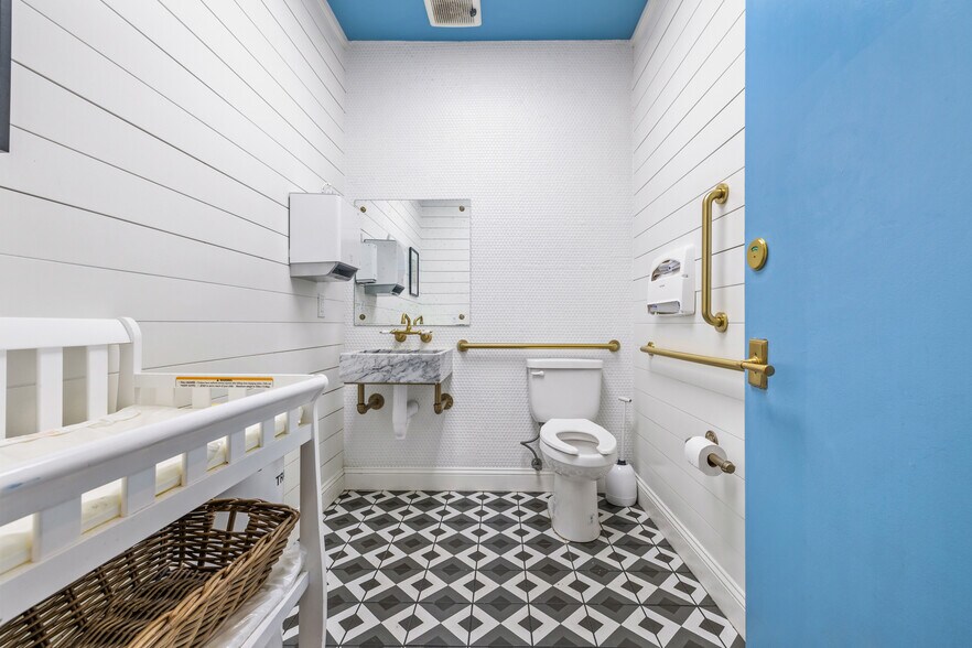 More Photos Of 11359 Highway 17, Pawleys Island Restaurant For Sale