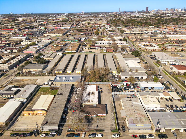 Primary Photo Of 6122 Jessamine St, Bellaire Warehouse For Sale