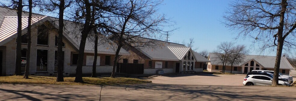 More Photos Of 200 E Evergreen St, Sherman Office For Lease