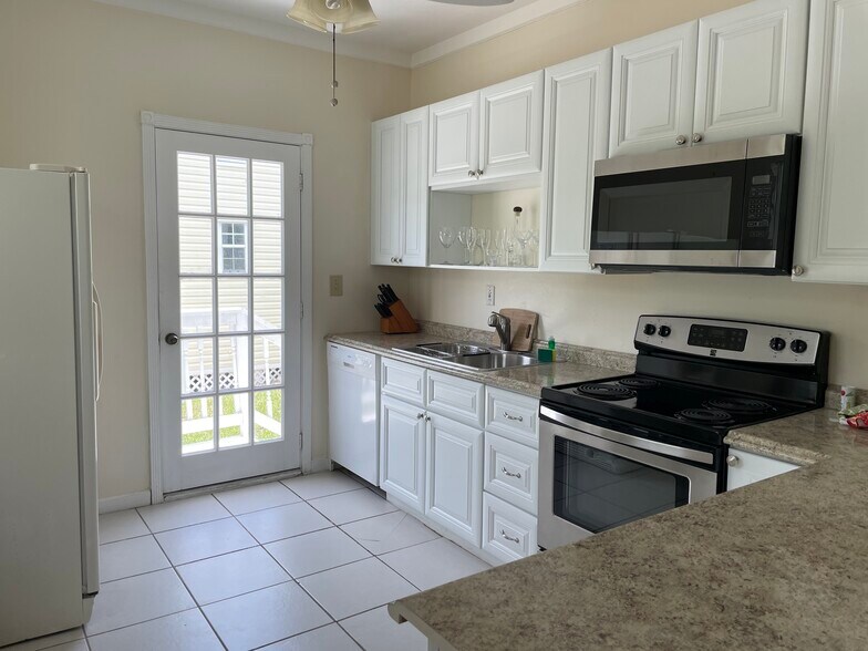 More Photos Of 21544 Overseas Hwy, Cudjoe Key Hotel For Sale