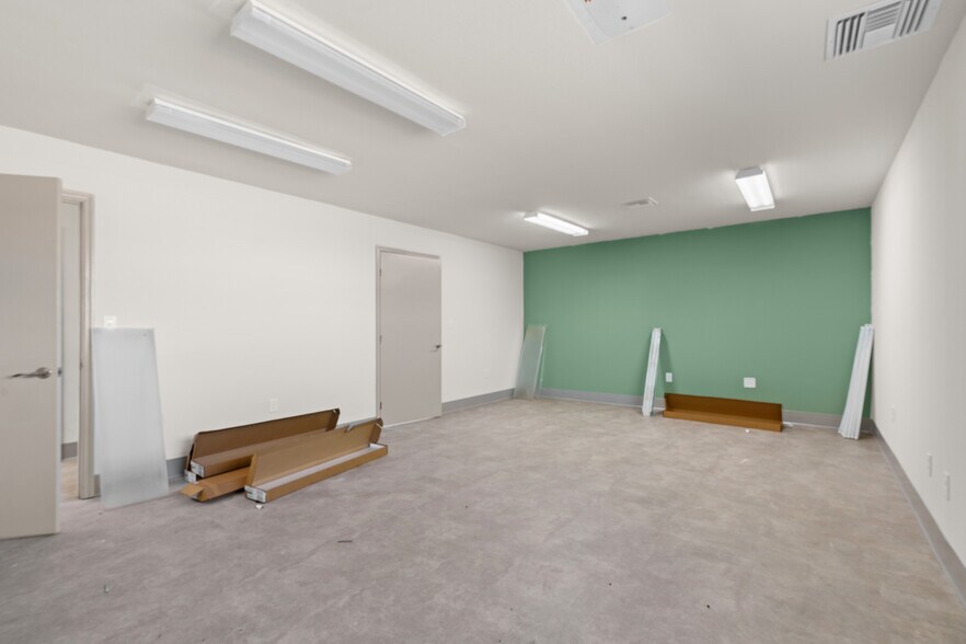 More Photos Of 13595 SE 31st Ave, Summerfield Warehouse For Sale