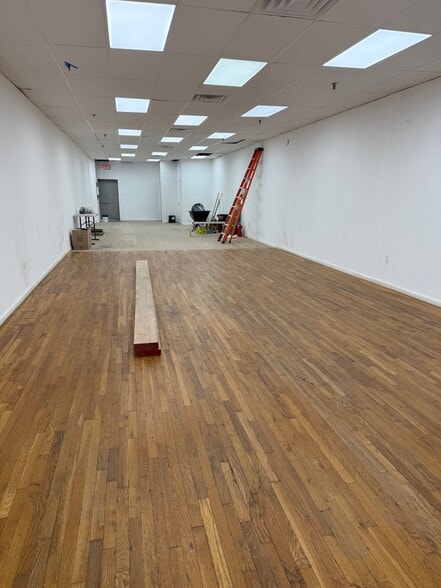More Photos Of 419-437 Hawkins Ave, Ronkonkoma Storefront For Sale