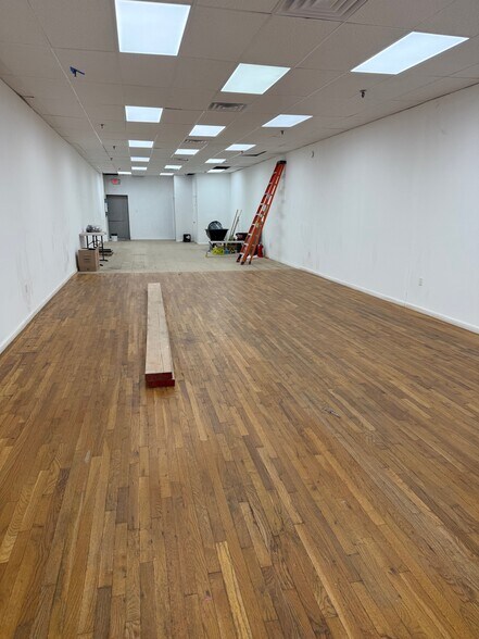 More Photos Of 419-437 Hawkins Ave, Ronkonkoma Storefront For Lease