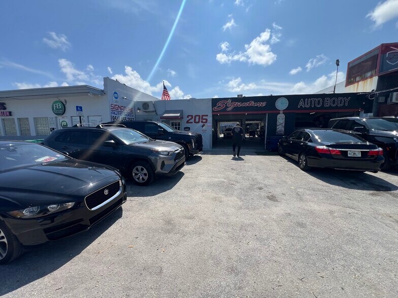 More Photos Of 205 N Dixie Hwy, Hallandale Beach Service For Sale