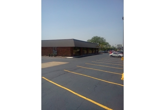 More Photos Of 4110 Blackhawk Rd, Rock Island Freestanding For Lease