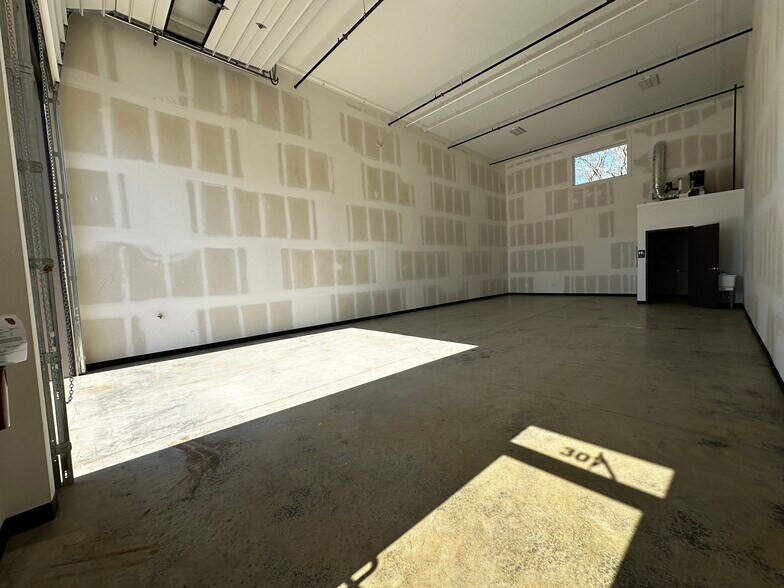 More Photos Of 3770 Francis Cir, Alpharetta Warehouse For Sale