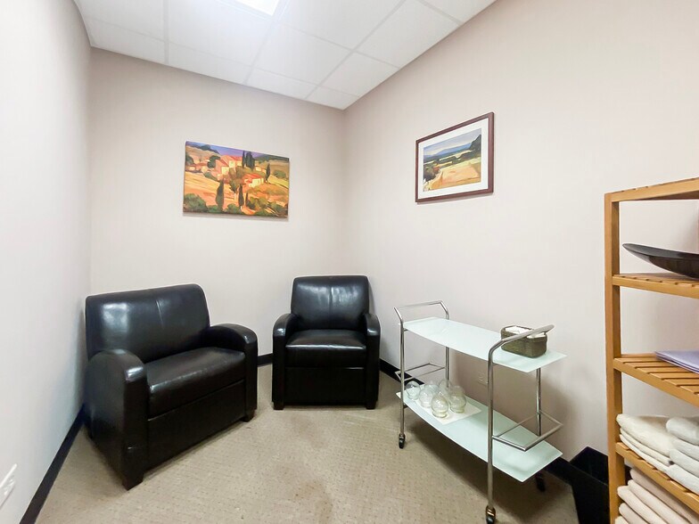 More Photos Of 1 Tiffany Pt, Bloomingdale Medical For Lease