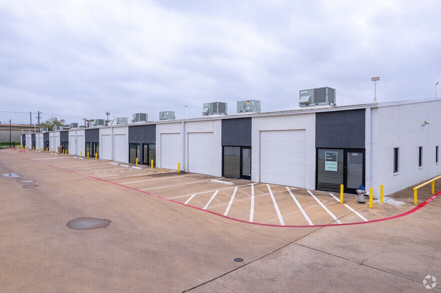 More Photos Of 11363 Denton Dr, Dallas Unknown For Lease