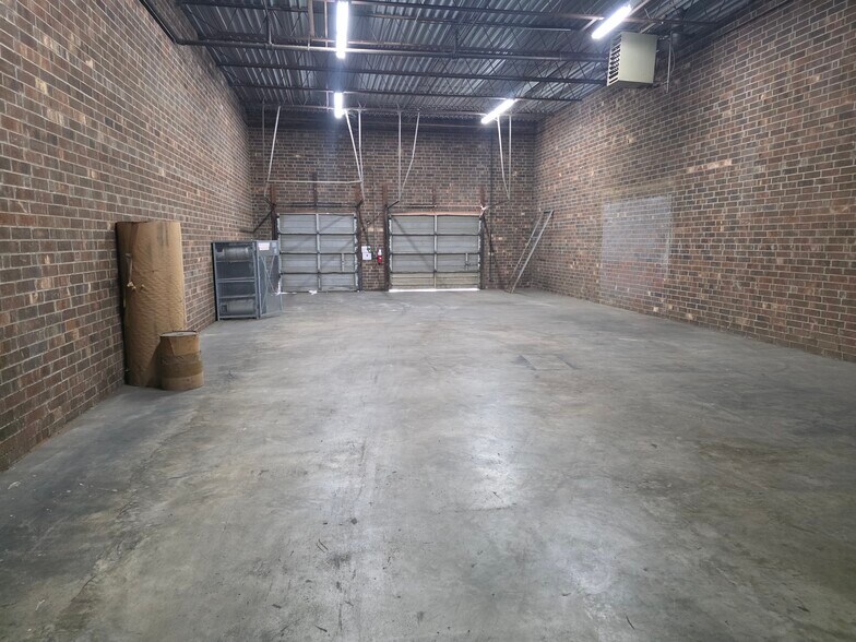More Photos Of 1604 Prospect St, High Point Manufacturing For Lease