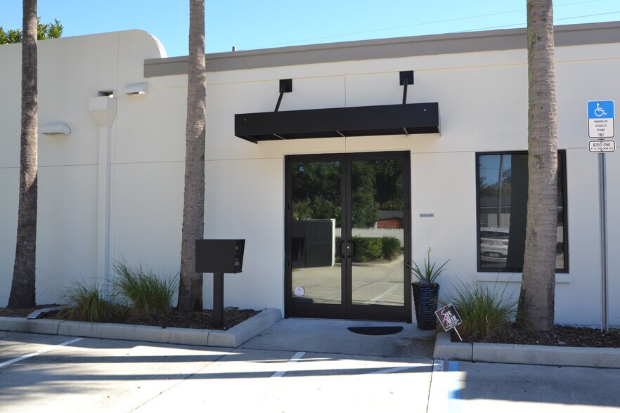 More Photos Of 3900 Edgewater Dr, Orlando Office For Lease