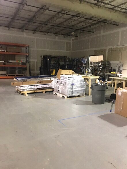 More Photos Of 170-226 W Smithfield St, Angier Flex For Lease