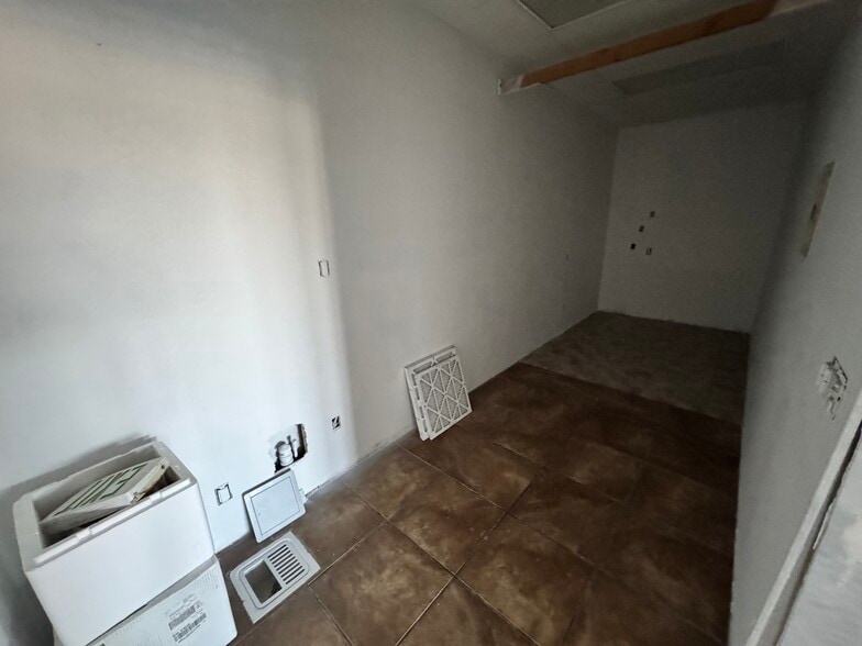 More Photos Of 19341 Bear Valley Rd, Apple Valley Medical For Lease