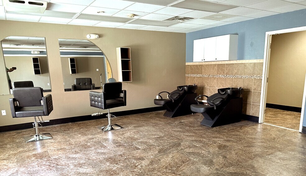 More Photos Of 120-206 N Main St, Chiefland Storefront For Lease