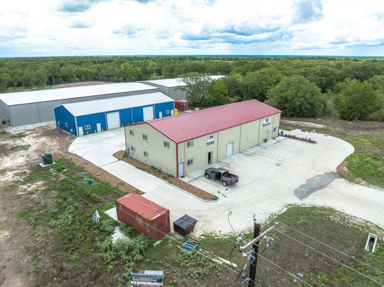 More Photos Of 8416 Parameter, College Station Warehouse For Lease