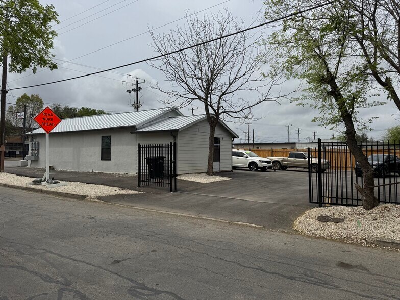 More Photos Of 1935-1939 Rigsby Ave, San Antonio General Retail For Sale