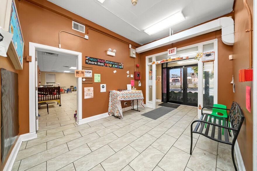 More Photos Of 1155 W 81st St, Chicago Daycare Center For Sale