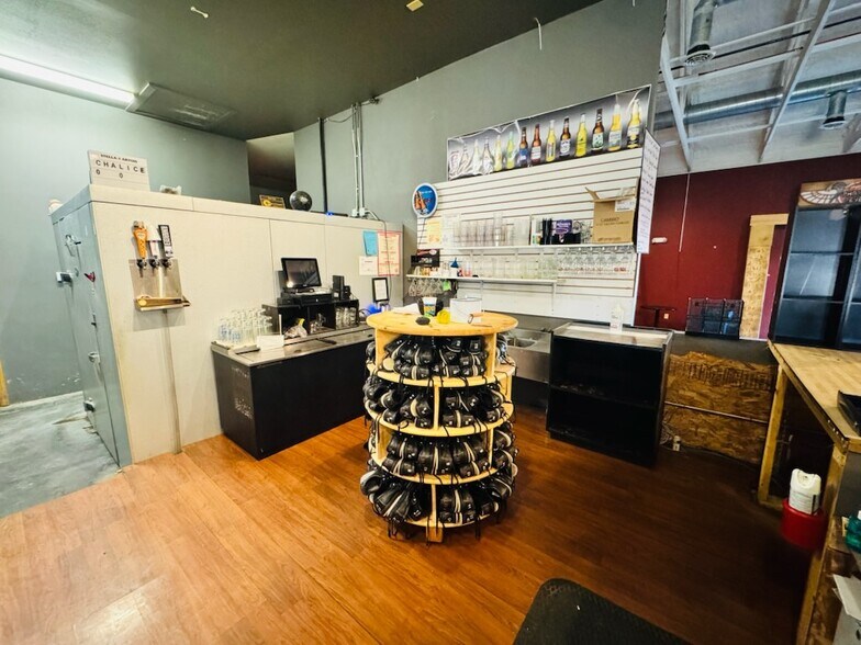 More Photos Of 1212 Chestnut St, Arapahoe General Retail For Sale