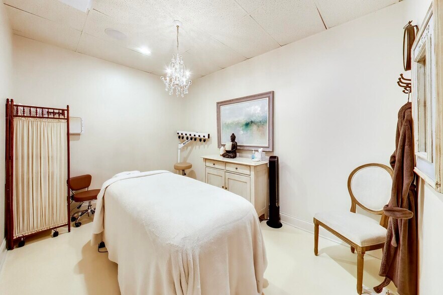 More Photos Of 290 N Rand Rd, Lake Zurich Medical For Lease