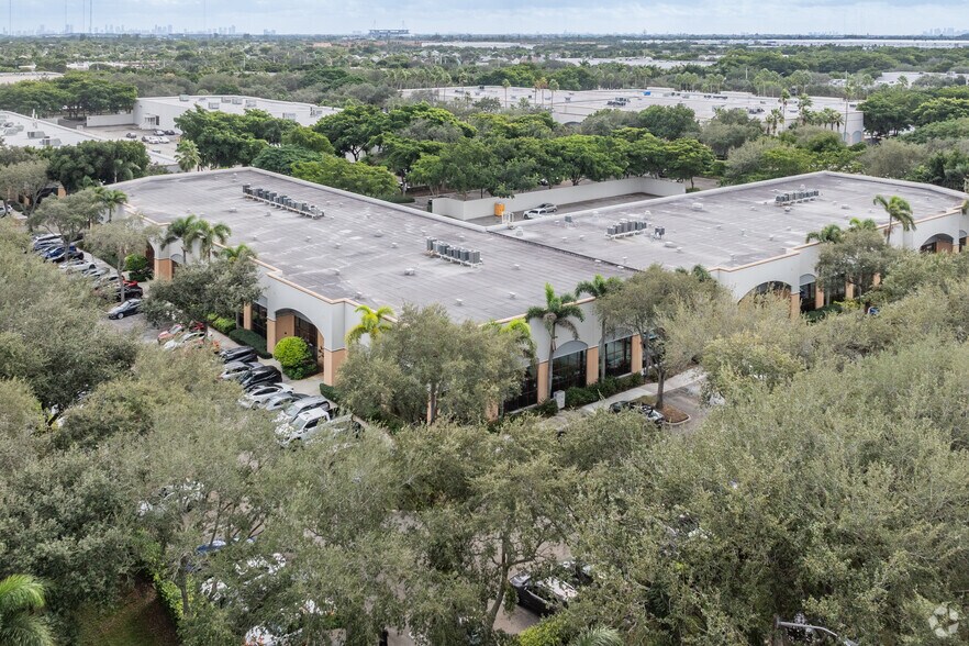 More Photos Of 2801-2881 Corporate Way, Miramar Light Distribution For Lease