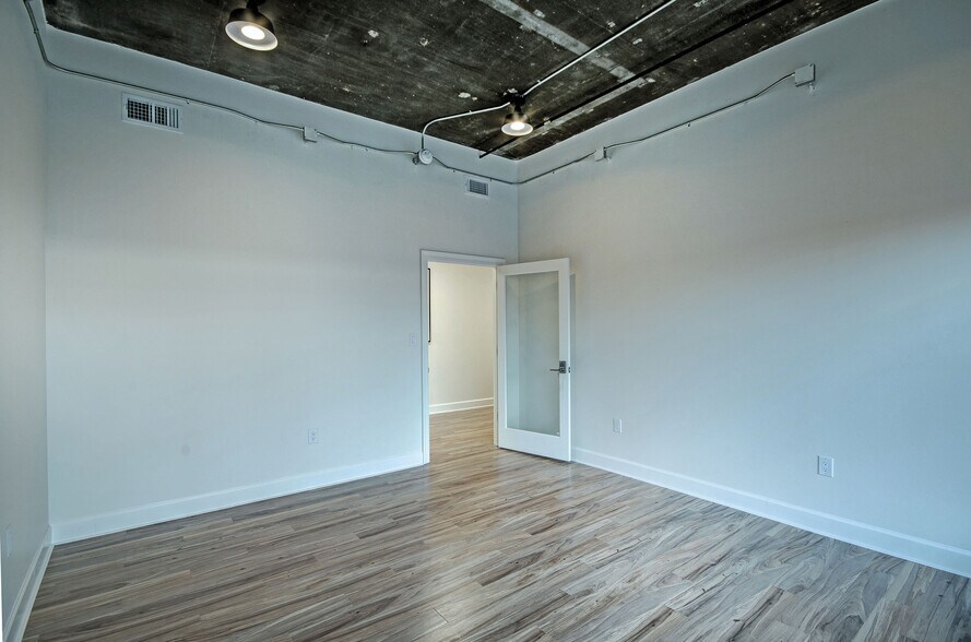 More Photos Of 905 N State St, Jackson Coworking Space