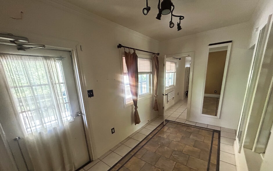 More Photos Of 1055 Lincoln Way E, Chambersburg General Retail For Sale