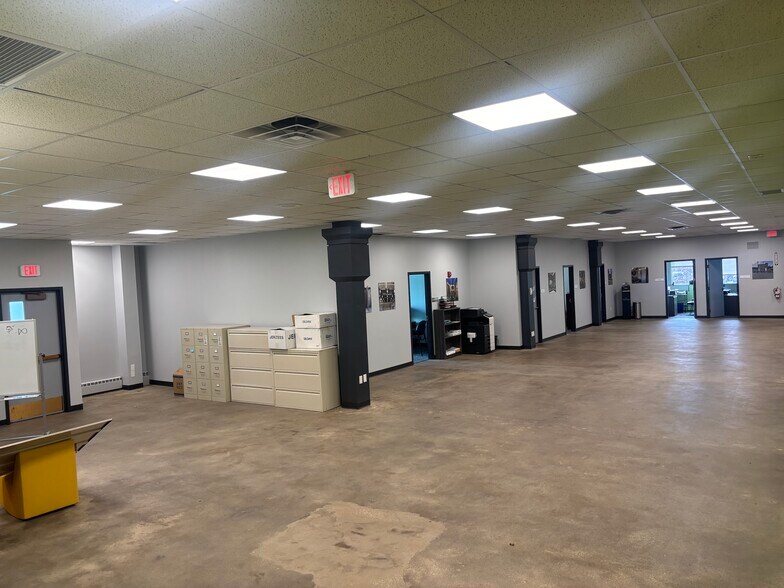More Photos Of 360 Highland Rd E, Macedonia Office For Sale