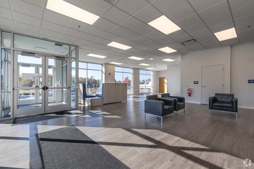 More Photos Of 200 S Pemberton Rd, Pemberton Distribution For Lease