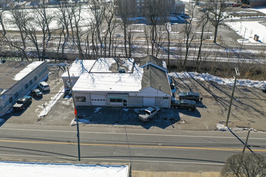 More Photos Of 116 Riverside Ave, Bristol Storefront Retail Office For Lease