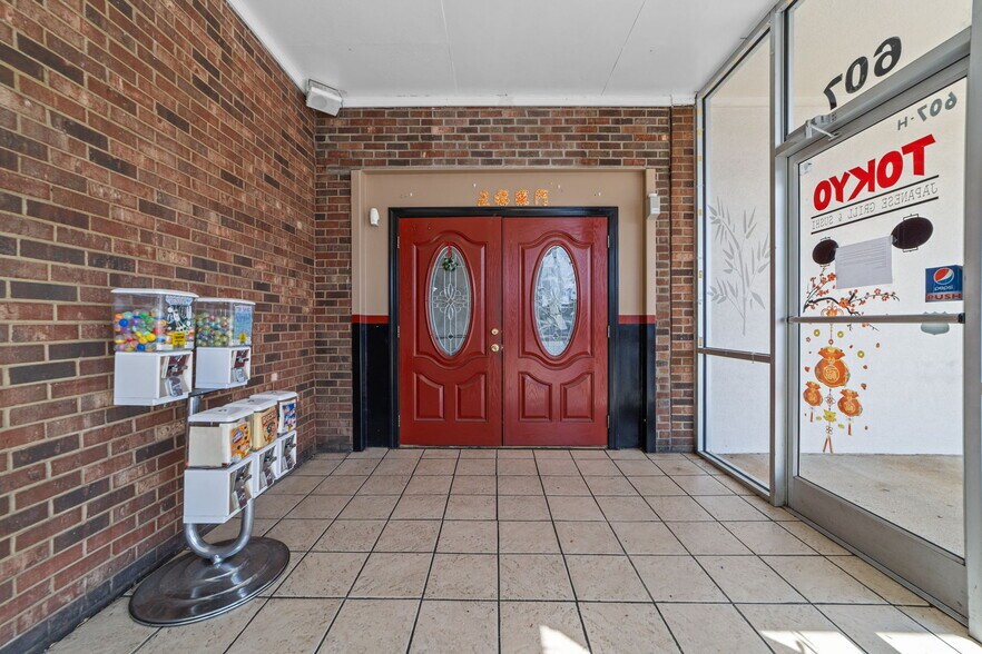 More Photos Of 607 S Main St, King Unknown For Lease