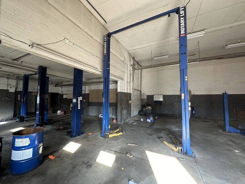 More Photos Of 3106 Walden Ave, Depew Auto Repair For Lease