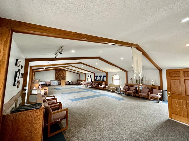 More Photos Of 1001 S Davis St, Kirksville Sorority Fraternity House For Sale