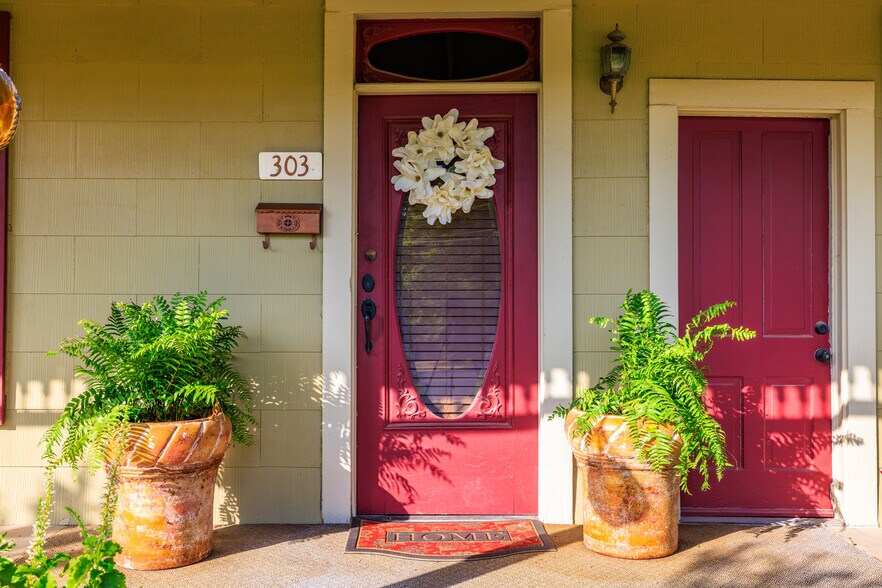 More Photos Of 303 W Austin St, Fredericksburg Office Residential For Sale