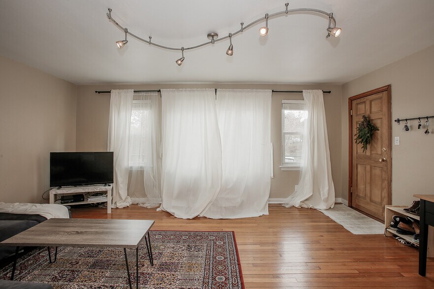 More Photos Of 16-22 E Benton Ave, Naperville Apartments For Sale