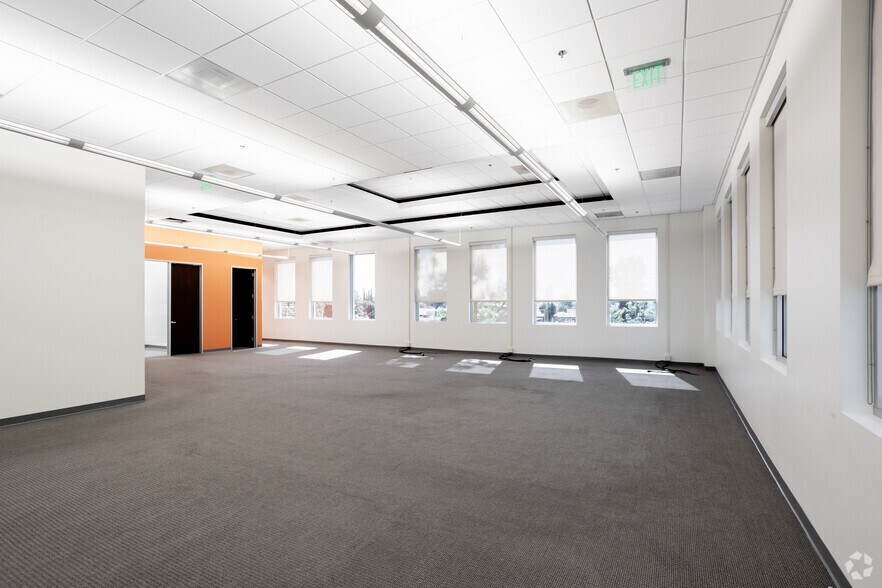 More Photos Of 915 W Imperial Hwy, Brea Unknown For Lease