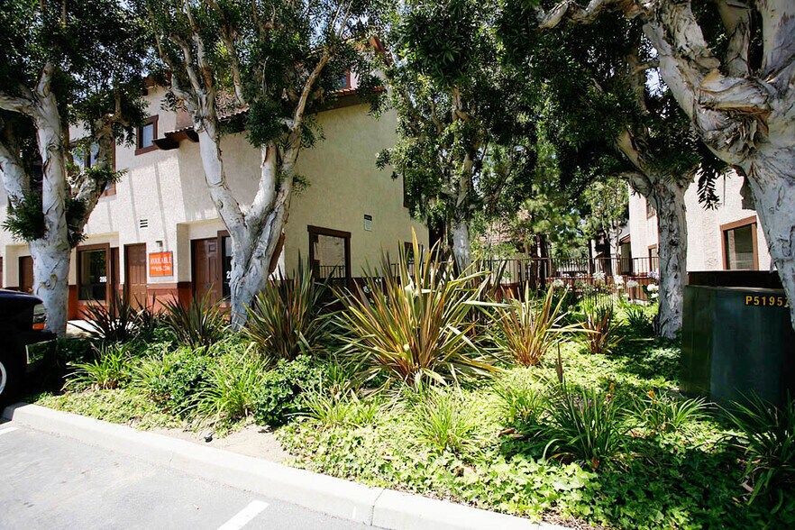 More Photos Of 1765 Goodyear Ave, Ventura Office For Lease