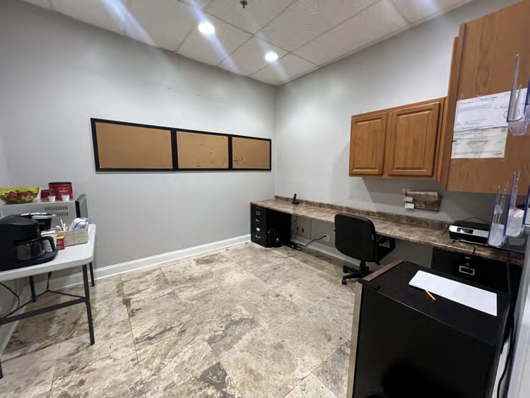 More Photos Of 1002-1016 Bonaventure Rd, Elk Grove Village Warehouse For Lease