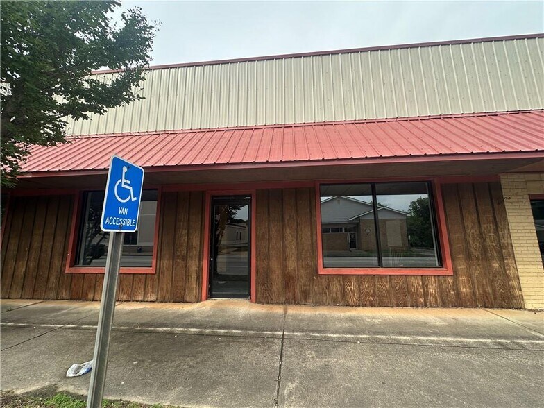 More Photos Of 113 E Windsor St, Westminster Storefront Retail Office For Sale