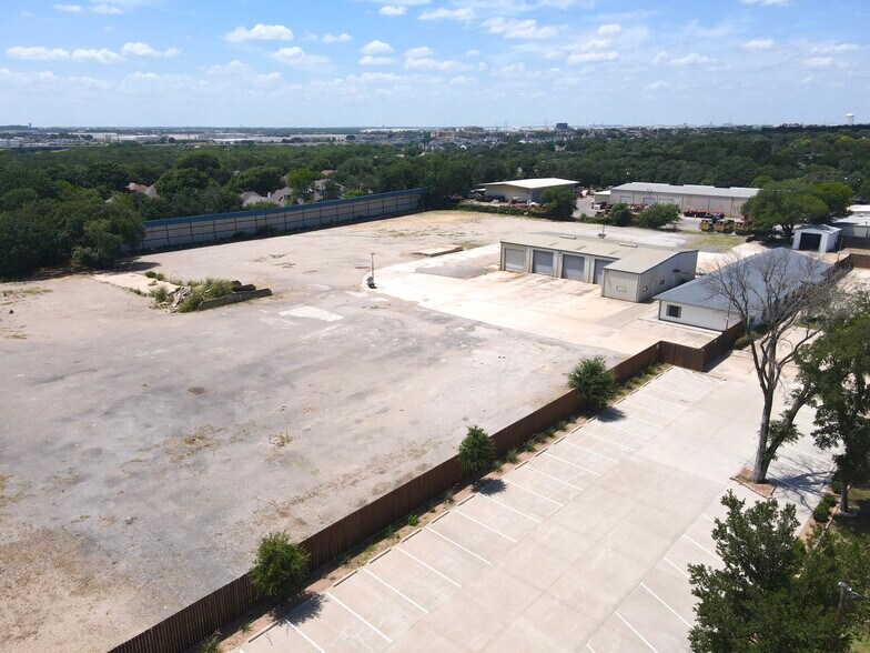 More Photos Of 421 Compton Ave, Irving Warehouse For Lease