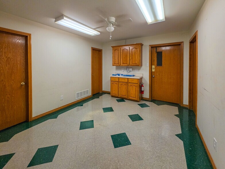 More Photos Of 125 Ruidosa Ave, Abilene Warehouse For Lease