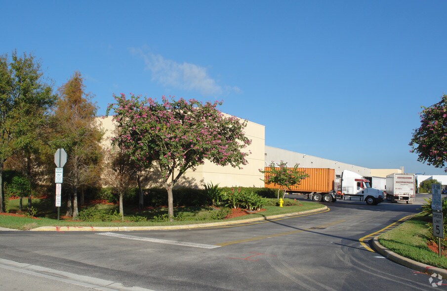 More Photos Of 15951 SW 41st Rd, Davie Warehouse For Lease